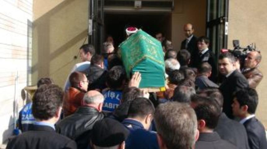 M&uuml;sl&uuml;m G&uuml;rses'i Uğurlarken Arbede Yaşandı