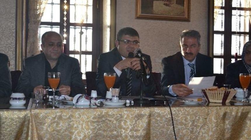 Hizmet İş Sendikası &Uuml;yeleri Bir Araya Geldi