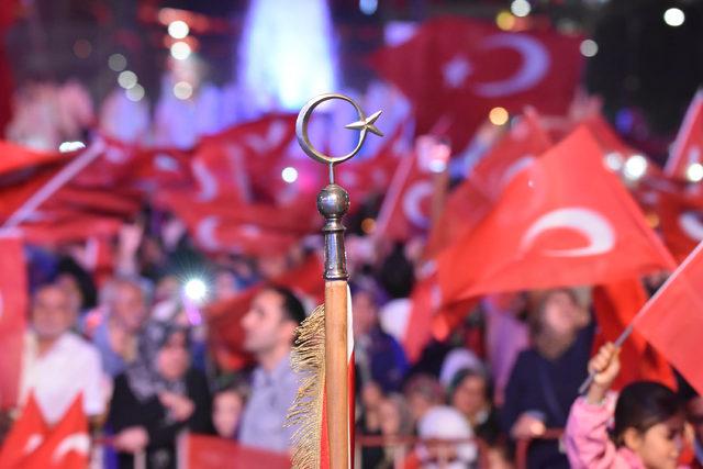 Sivas'ta on binlerce kişi demokrasi nöbetinde buluştu