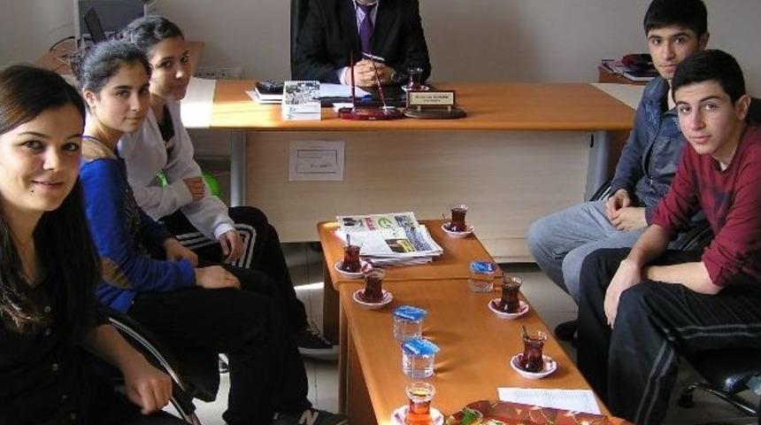 &Ouml;ğrencilerin M&uuml;d&uuml;rle &Ccedil;ay Keyfi