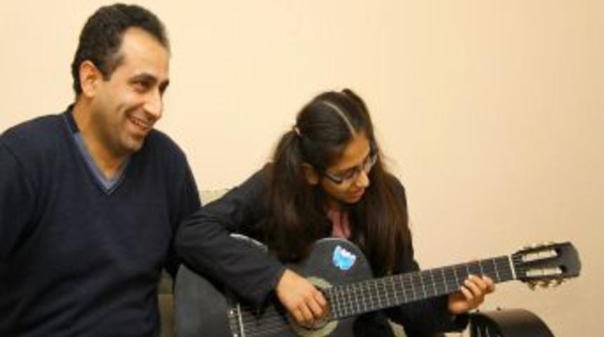 &Ccedil;ocuklarının Eğitimi I&ccedil;in Işini Değiştirdi