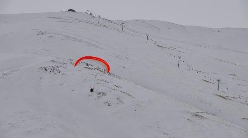 Abalı Kayak Merkezi&rsquo;nde Yama&ccedil; Paraş&uuml;t&uuml; Keyfi