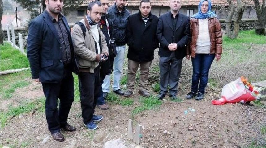 Gazeteci Mustafa Sezek Mezarı Başında Anıldı