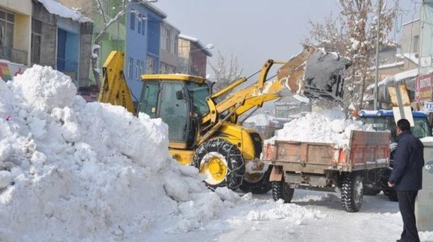 Bulanık&rsquo;ta Kar Temizleme &Ccedil;alışması
