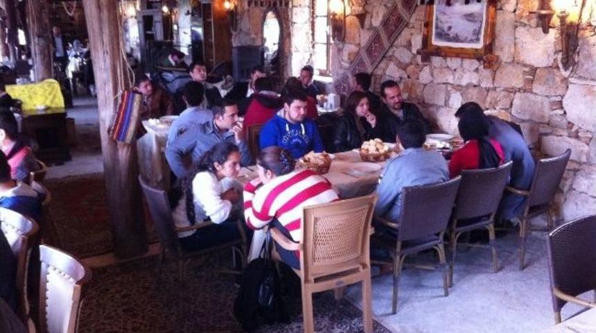 Ak Gen&ccedil;ler Kahvaltıda Buluştu