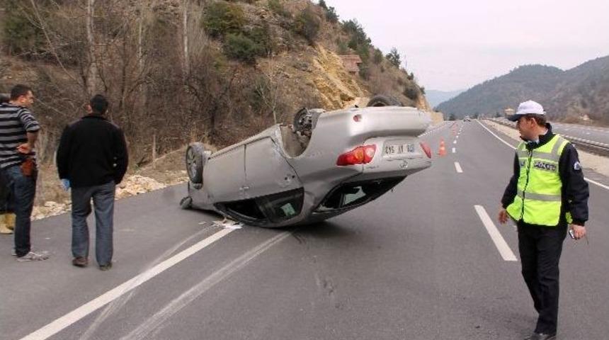 Karab&uuml;k&rsquo;te Trafik Kazası: 3 Yaralı