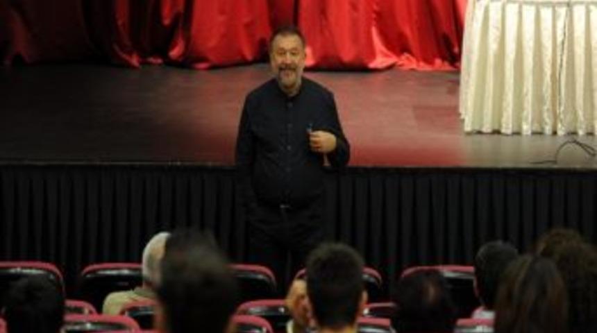 Tiyatro Kişiliği Zenginleştiriyor