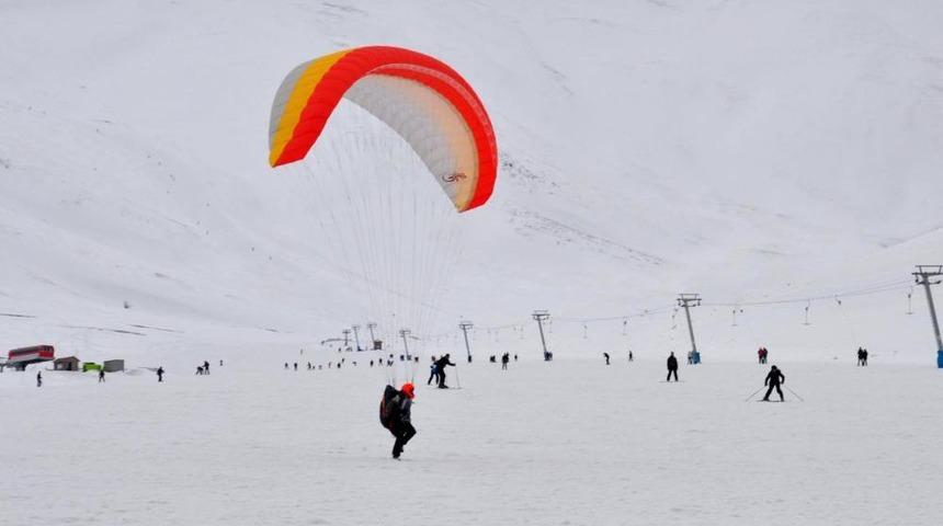 Van'da Yama&ccedil; Paraş&uuml;t&uuml; Keyfi