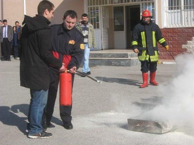 Öğrenciler Deprem Ve Yangın Konusunda Bilgilendirildi