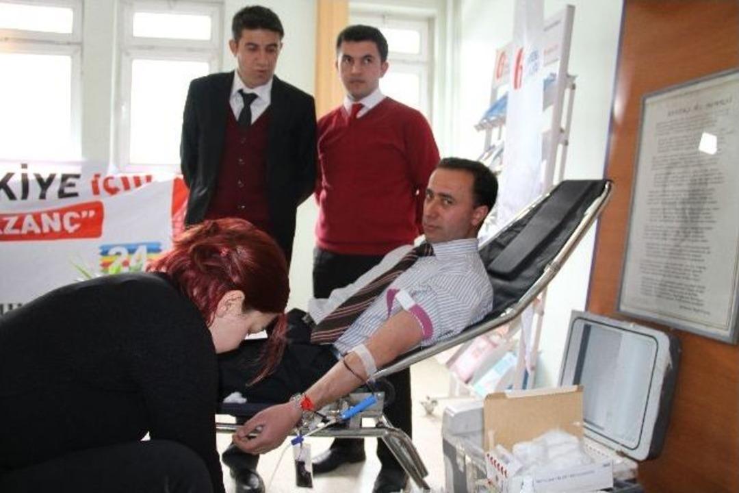 Ardahan Vergi Dairesi &Ccedil;alışanları Kan Bağışında Bulundu
