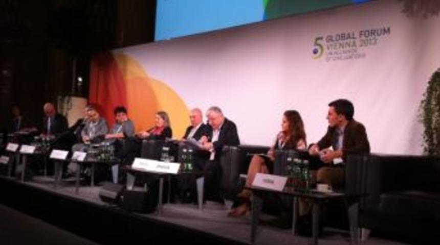 Akbulut Viyana&rsquo;da 5. Medeniyetler İttifakı&rsquo;nda Konuştu