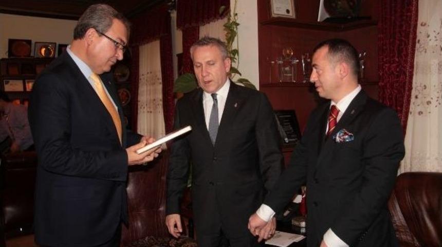 Macaristan Başkonsolosu Kiss, &Uuml;nver&rsquo;i Ziyaret Etti