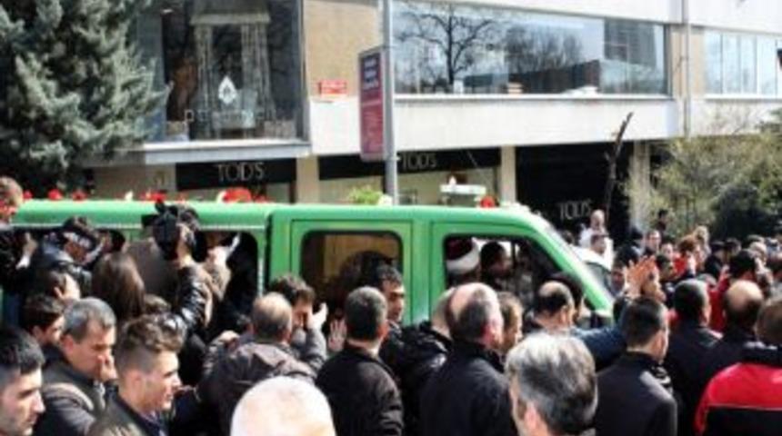 G&uuml;rses&rsquo;in Cenazesi Zincirlikuyu Mezarlığı&rsquo;na G&ouml;t&uuml;r&uuml;ld&uuml;