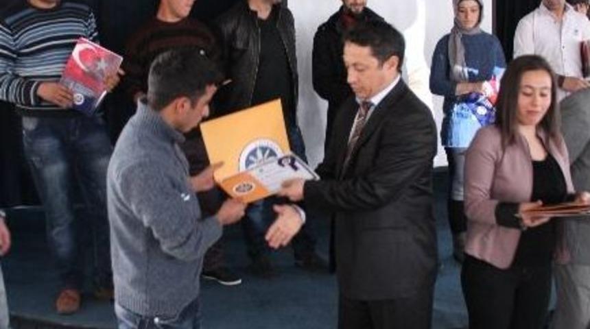 Başarılı &Ouml;ğrenciler &Ouml;d&uuml;llendirildi