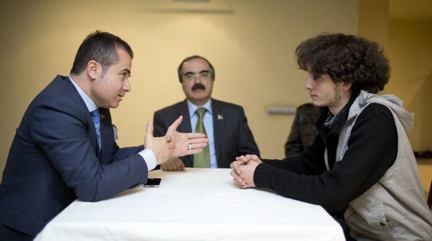 Suat Kılı&ccedil;, Kendisine Yumurta Atan Gen&ccedil; Ile Buluştu