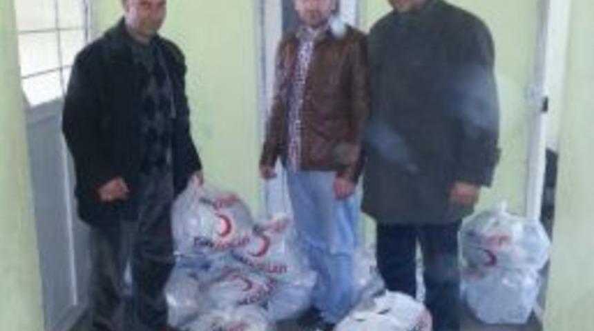 &Ccedil;ıldır Kızılaydan Giysi Yardımı