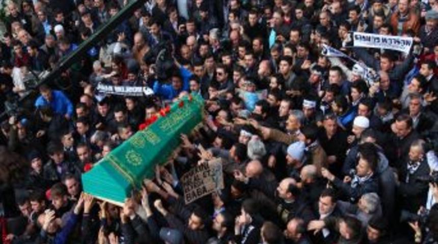 M&uuml;sl&uuml;m G&uuml;rses Son Yolculuğuna Uğurlandı