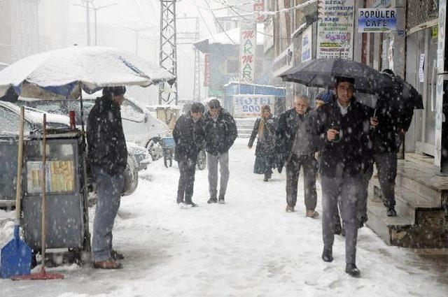 Yüksekova’da Kar Yağışı