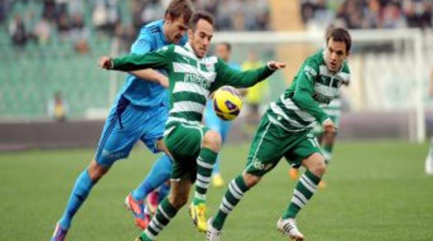 Bursaspor G&uuml;n&uuml; Dinlenerek Ge&ccedil;iriyor