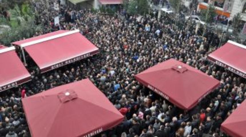 G&uuml;rses'in &Ouml;l&uuml;m&uuml; Sanat&ccedil;ıları &Uuml;zd&uuml;