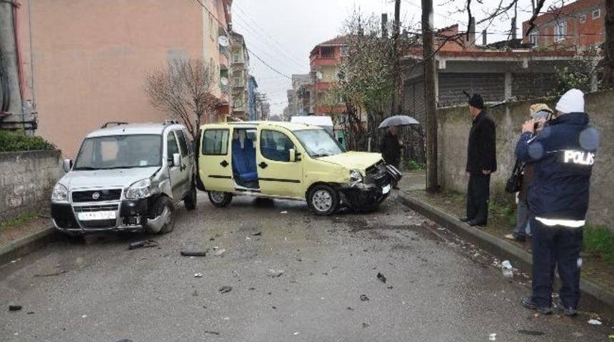 Bafra&rsquo;da Kaza: 3 Yaralı