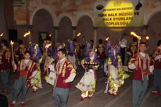 Türkü Dostları Nevşehir'de Salona Sığmadı