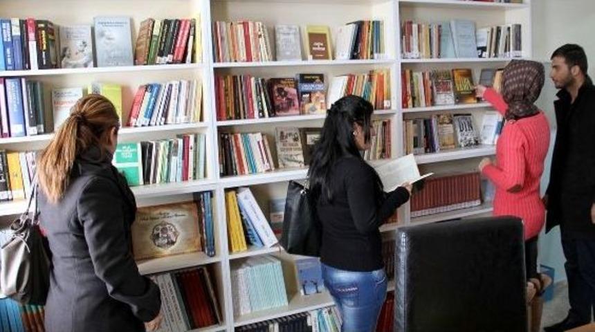 &Ccedil;myo K&uuml;t&uuml;phaneye Kavuştu