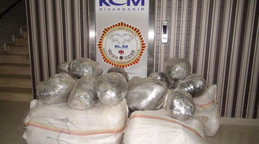 Diyarbakır Emniyeti 405 Kilogram Esrar Ele Ge&ccedil;irdi