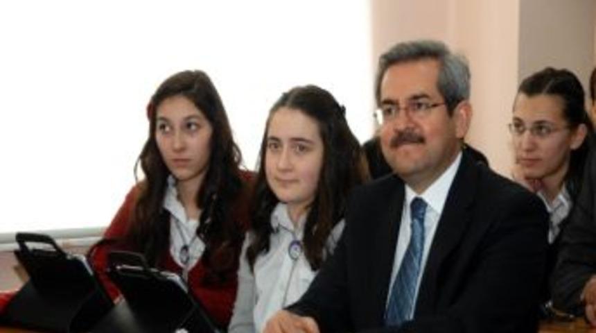 &Uuml;n&uuml;var: "madde Bağımlılığıyla Topyek&uuml;n M&uuml;cadele Edilmeli"