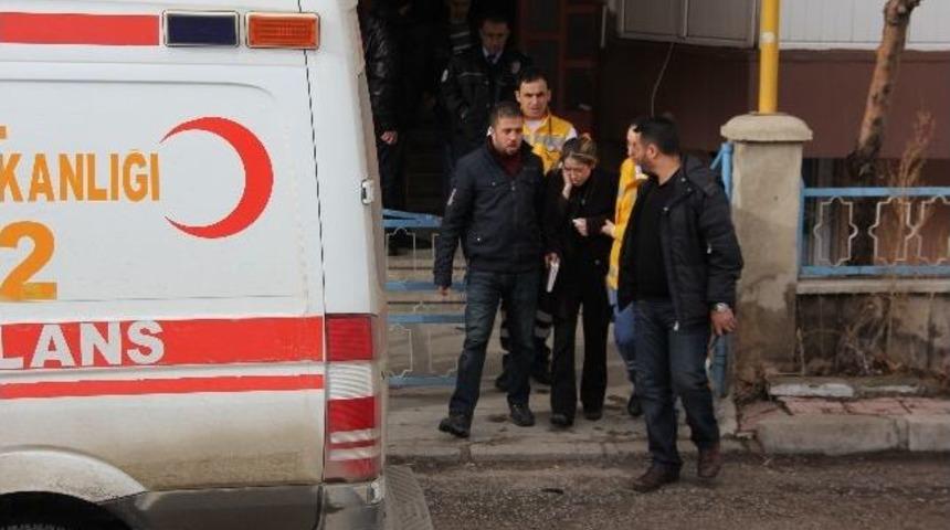 İntihara Teşebb&uuml;ste Bulunan Gen&ccedil; Kızı Polis İkna Etti