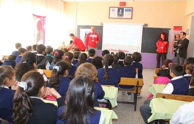 Toroslar’da Öğrencilere Deprem Bilinçlendirme Eğitimi