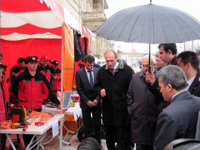 Sivas’ta “kurtarma Ve Teknoloji Malzemeleri” Sergisi Açıldı