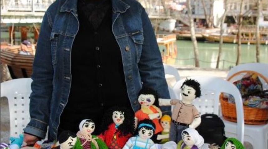 Tığla &Ouml;rd&uuml;ğ&uuml; Kadın Fig&uuml;rleriyle, Kadına Şiddete Tepki G&ouml;sterdi