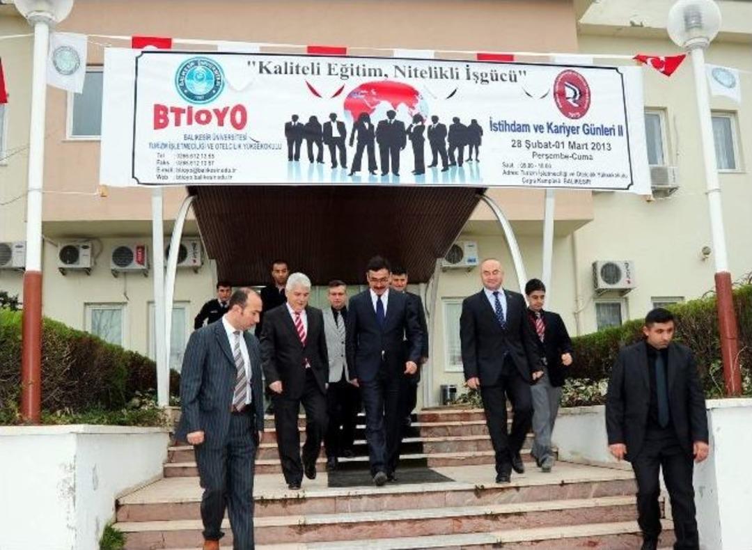 Ba&uuml;'de, "istihdam Ve Kariyer G&uuml;nleri" D&uuml;zenlendi