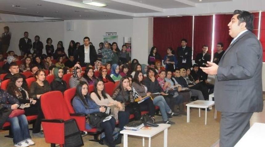 Bahaeddin Nakıboğlu'ndan Zirve &Uuml;niversitesi&rsquo;nde S&ouml;yleşi