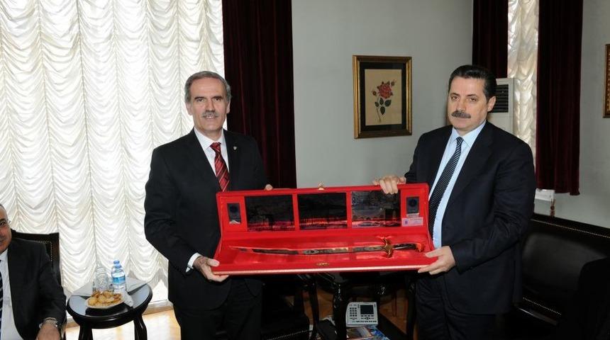 Bakan &Ccedil;elik, Başkan Altepe'yi Ziyaret Etti