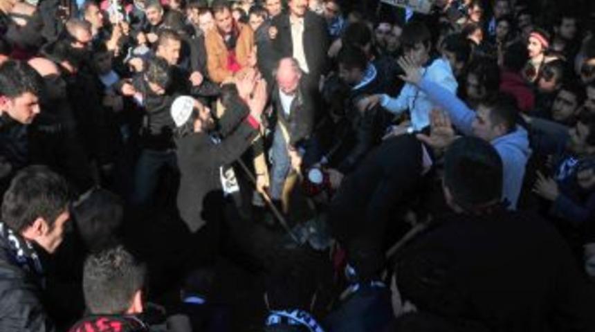 Mezarlıkta M&uuml;sl&uuml;m G&uuml;rses Izdihamı