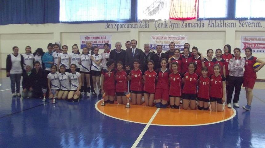 Gen&ccedil; Kızlar Voleybol Şampiyonu Besni Belediye