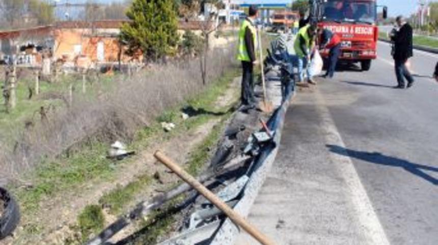 Devrilen Kamyonun Şof&ouml;r&uuml; Emniyet Kemeri Sayesinde Kurtuldu