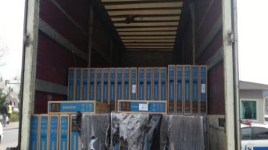 Kamyon Şof&ouml;r&uuml; 2 Milyon Değerindeki LED TV'leri Taşımak Yerine Sattı