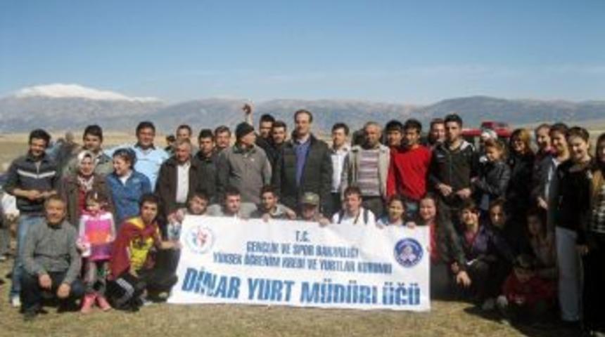 Yurt &Ouml;ğrencileri Evciler&rsquo;e Fidan Dikti