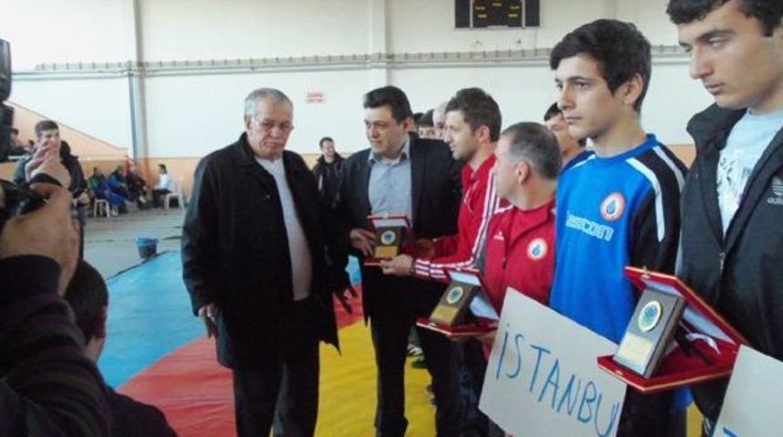 Yıldız Erkekler Grup Şampiyonası G&ouml;nen'de Yapıldı