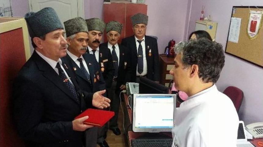 Muharip Gazilerden Teşekk&uuml;r Plaketi