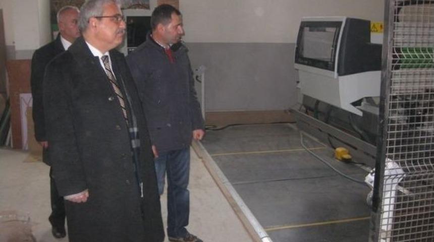 Valisi G&uuml;ven&ccedil;er Havaalanı İnşaatında İncelemelerde Bulundu