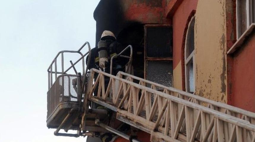 Apartmanda Yangın Korkuttu