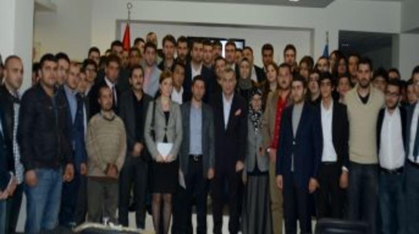 Milletvekili K&uuml;l&uuml;nk, Gen&ccedil;lere Siyasette Başarının Sırlarını Anlattı