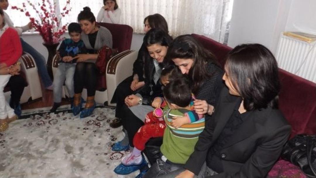 Ağrı Huzurevi&rsquo;nde Kalan Yaşlılara &Ouml;ğle Yemeği