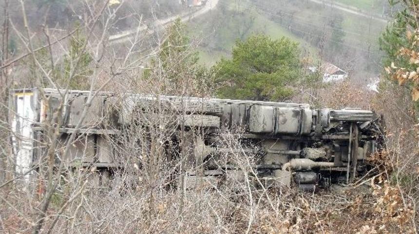 Freni Patlayan Tır Şarampole U&ccedil;tu