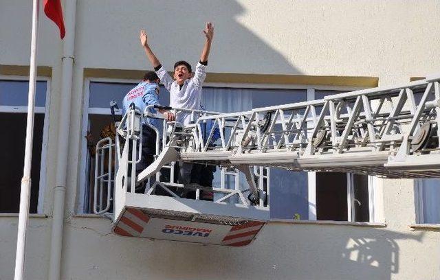 Lisede Yangın Tatbikatı