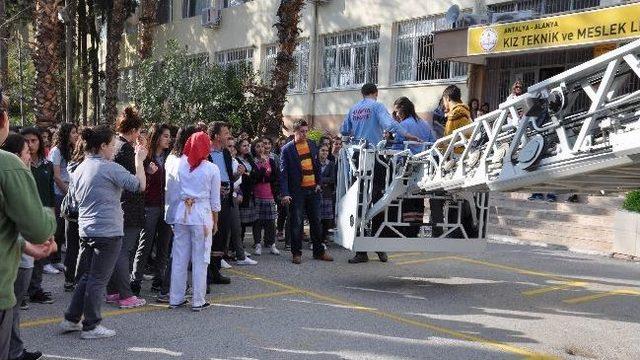 Lisede Yangın Tatbikatı